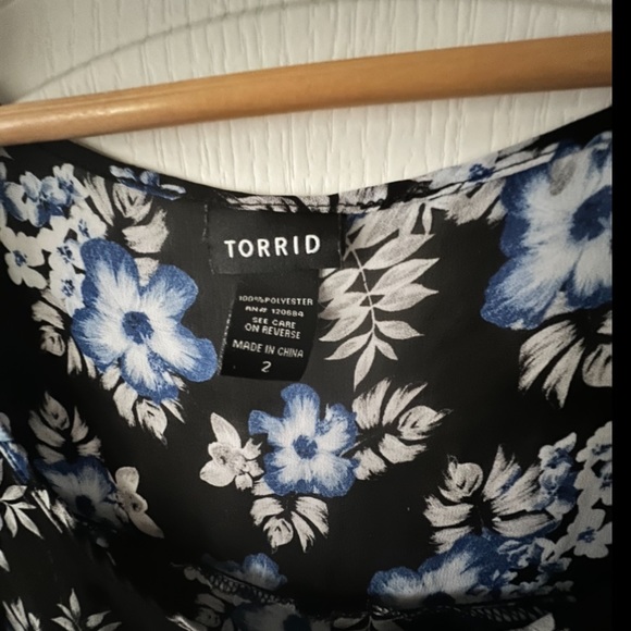 Torrid size 2 floral tank - Picture 2 of 3